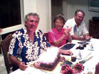 DadCAKESmile.JPG (168717 bytes)